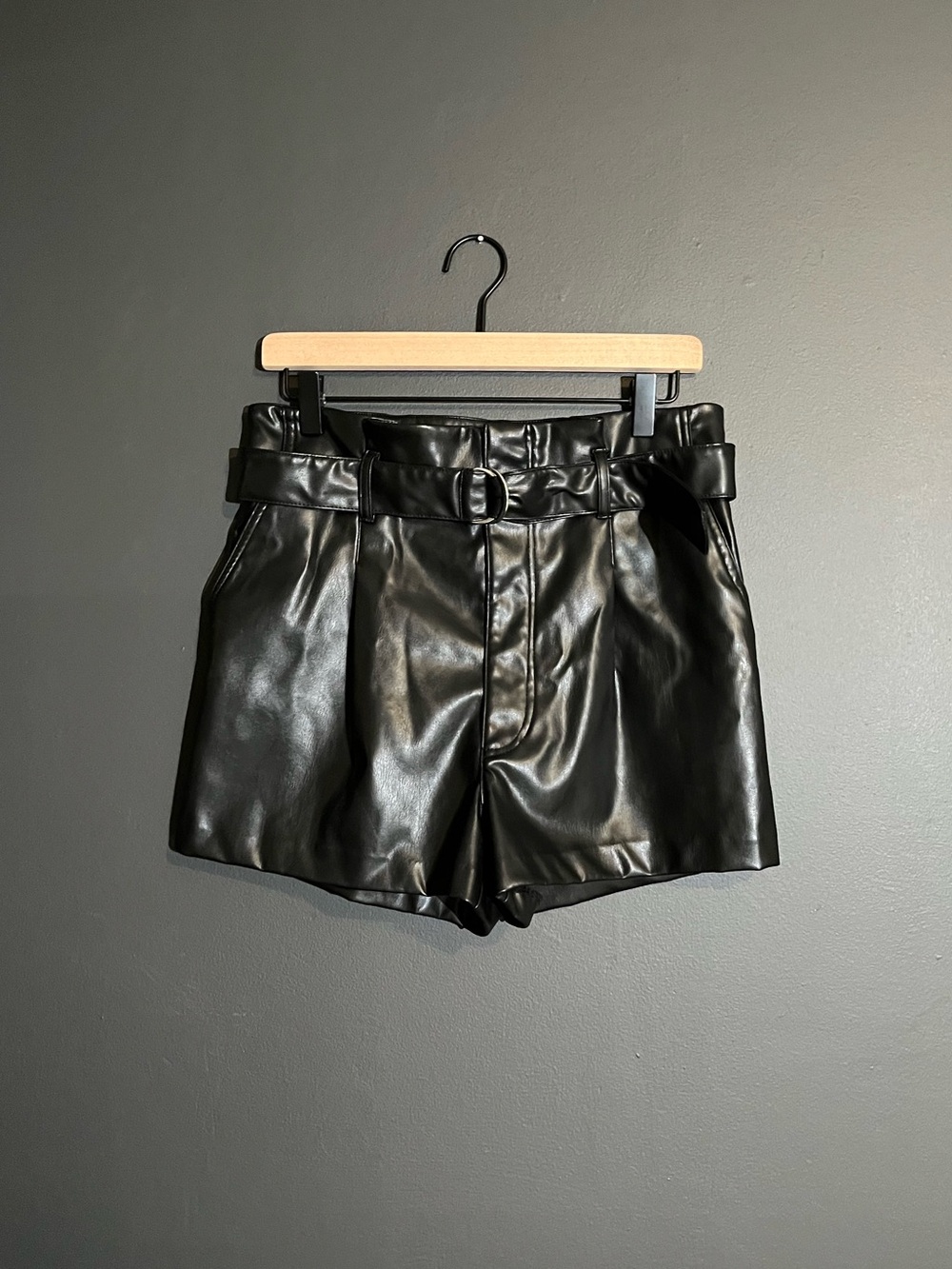H&M High Rise Faux Leather Paperbag Shorts Belted Black - Size 8